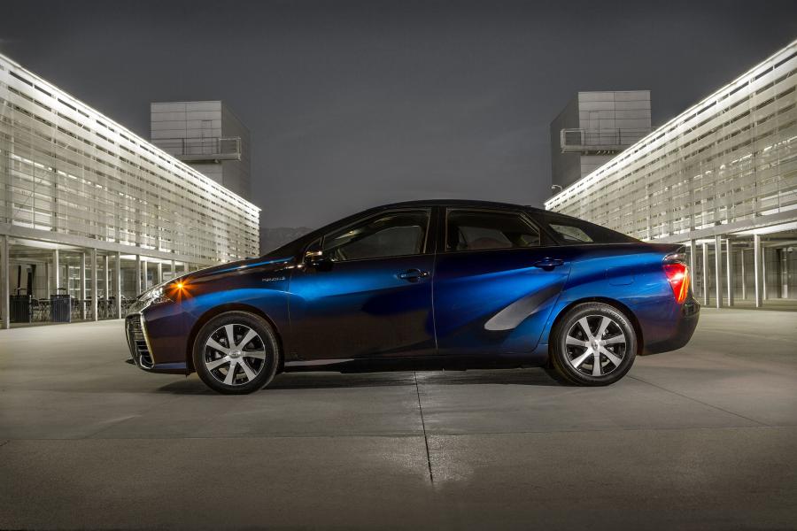  Toyota FCV 2015 года  (US) (фото 12 из 23)
